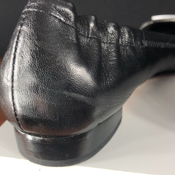 TAHARI Black Leather Flats w/Black Filigree Buckle - Picture 9 of 12